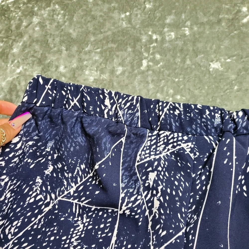 Mossimo Flowy Abstract Pattern Shorts - Picture 7 of 8